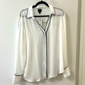 NWT Worthington blouse. White with black trim